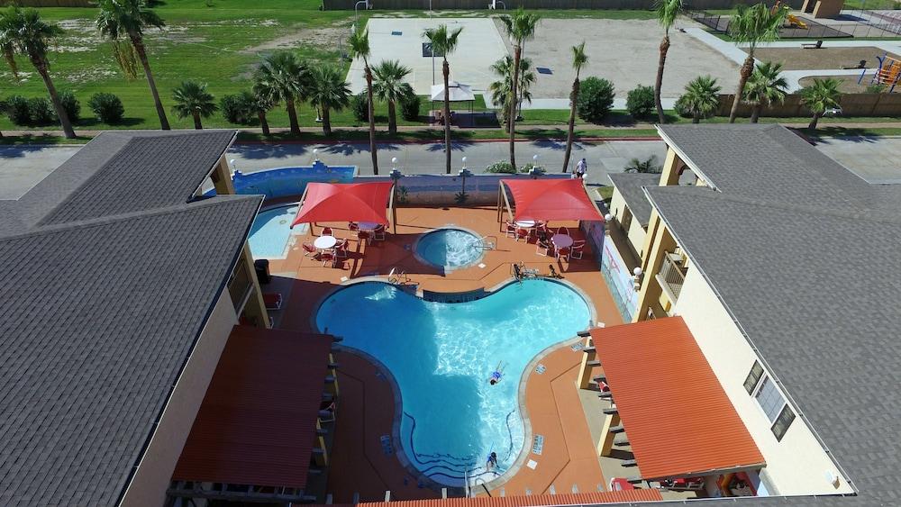 Ramada By Wyndham & Suites South Padre Island Exterior photo