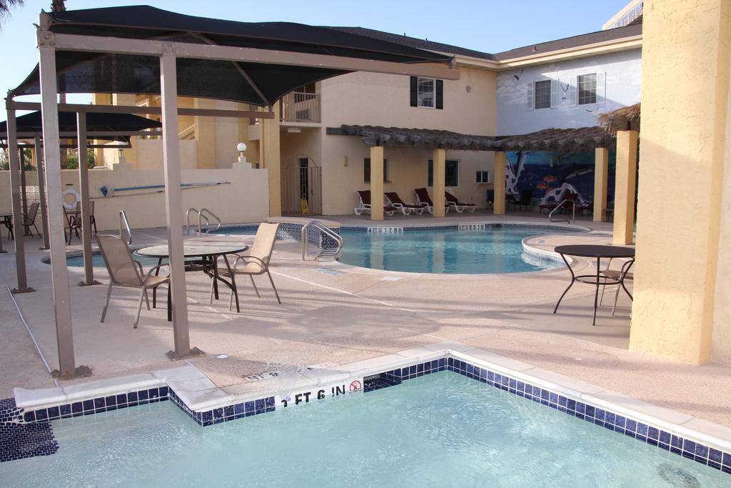 Ramada By Wyndham & Suites South Padre Island Exterior photo